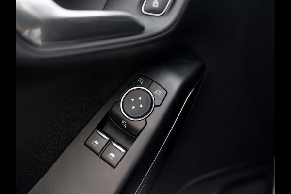 Ford Fiesta 1.0 EcoB. Aut. Titanium | Trekhaak | Stoel & Stuur verw. | Camera | Navi | PDC V&A | Prijs Rijklaar!!