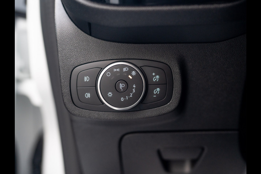 Ford Fiesta 1.0 EcoB. Aut. Titanium | Trekhaak | Stoel & Stuur verw. | Camera | Navi | PDC V&A | Prijs Rijklaar!!