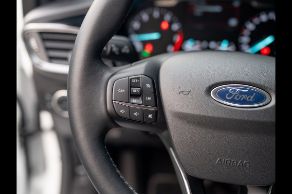 Ford Fiesta 1.0 EcoB. Aut. Titanium | Trekhaak | Stoel & Stuur verw. | Camera | Navi | PDC V&A | Prijs Rijklaar!!