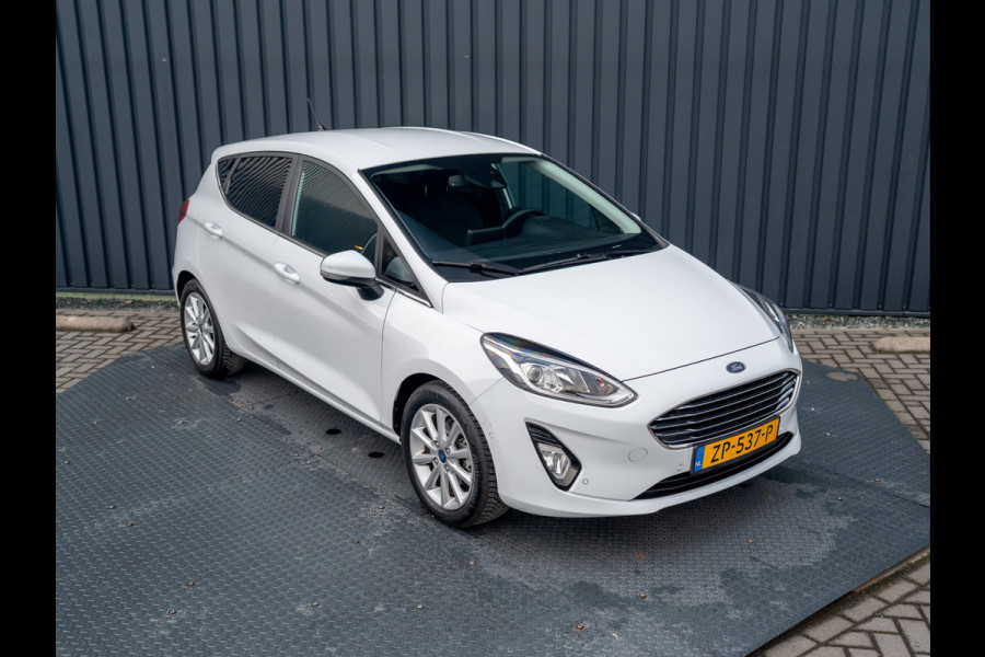 Ford Fiesta 1.0 EcoB. Aut. Titanium | Trekhaak | Stoel & Stuur verw. | Camera | Navi | PDC V&A | Prijs Rijklaar!!