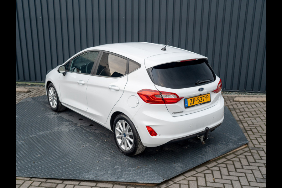 Ford Fiesta 1.0 EcoB. Aut. Titanium | Trekhaak | Stoel & Stuur verw. | Camera | Navi | PDC V&A | Prijs Rijklaar!!