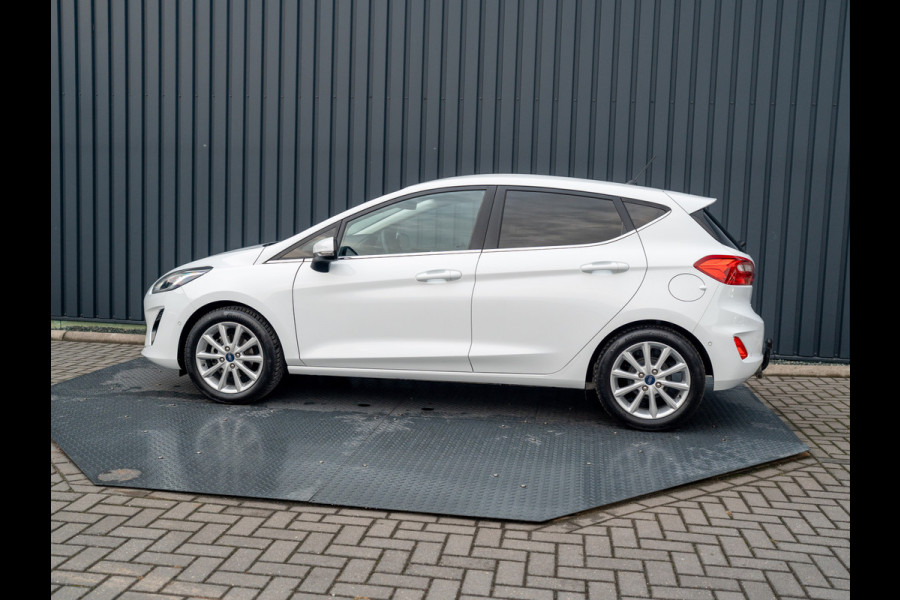 Ford Fiesta 1.0 EcoB. Aut. Titanium | Trekhaak | Stoel & Stuur verw. | Camera | Navi | PDC V&A | Prijs Rijklaar!!