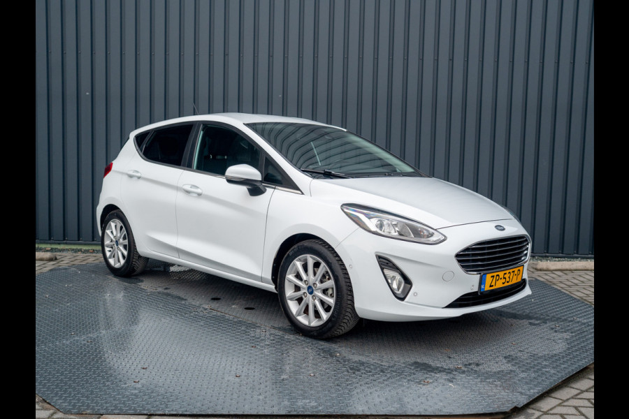 Ford Fiesta 1.0 EcoB. Aut. Titanium | Trekhaak | Stoel & Stuur verw. | Camera | Navi | PDC V&A | Prijs Rijklaar!!