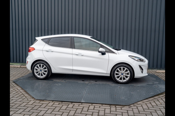Ford Fiesta 1.0 EcoB. Aut. Titanium | Trekhaak | Stoel & Stuur verw. | Camera | Navi | PDC V&A | Prijs Rijklaar!!