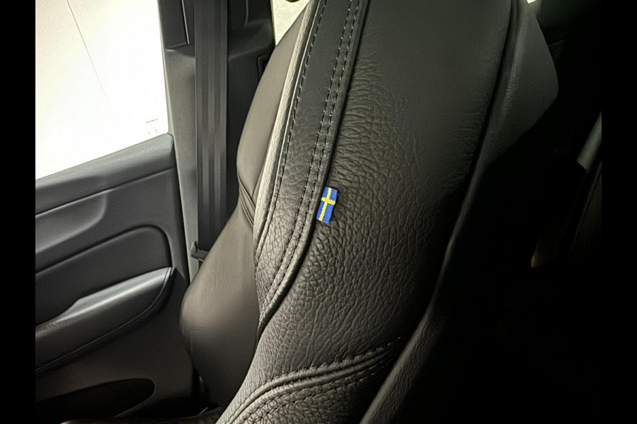 Volvo XC60 2.0 T8 Twin Engine AWD Pano Memory 360° HUD Autopilot Carplay Trekh. Volvo XC60 2.0 T8 Twin Engine AWD Pano Memory 360° HUD Autopilot Carplay Trekh.