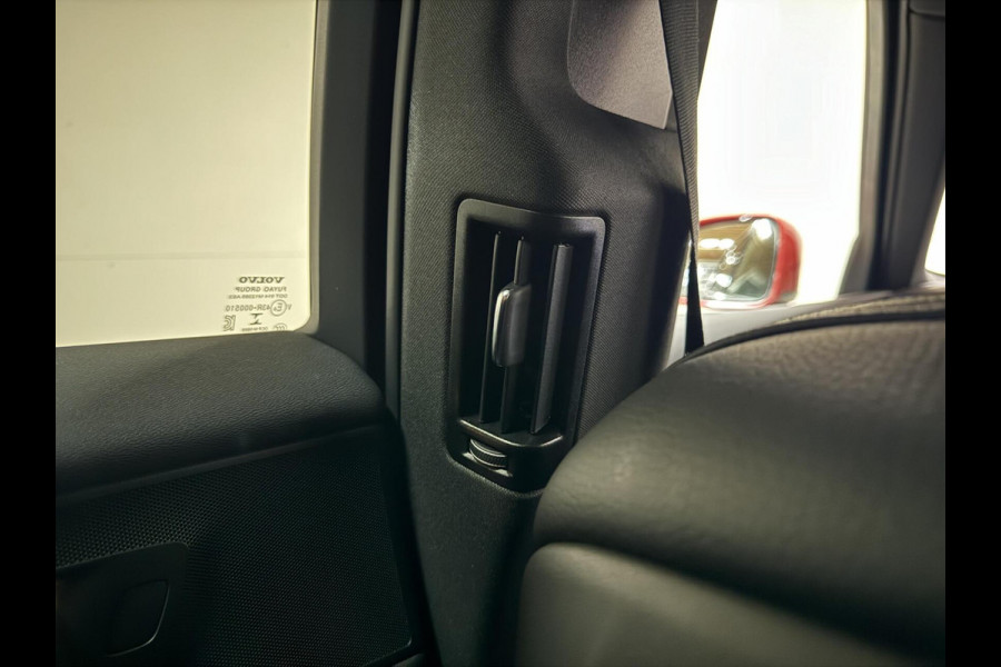 Volvo XC60 2.0 T8 Twin Engine AWD Pano Memory 360° HUD Autopilot Carplay Trekh. Volvo XC60 2.0 T8 Twin Engine AWD Pano Memory 360° HUD Autopilot Carplay Trekh.