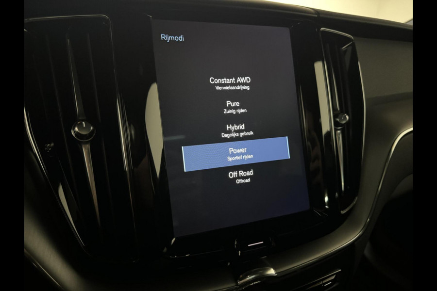 Volvo XC60 2.0 T8 Twin Engine AWD Pano Memory 360° HUD Autopilot Carplay Trekh. Volvo XC60 2.0 T8 Twin Engine AWD Pano Memory 360° HUD Autopilot Carplay Trekh.