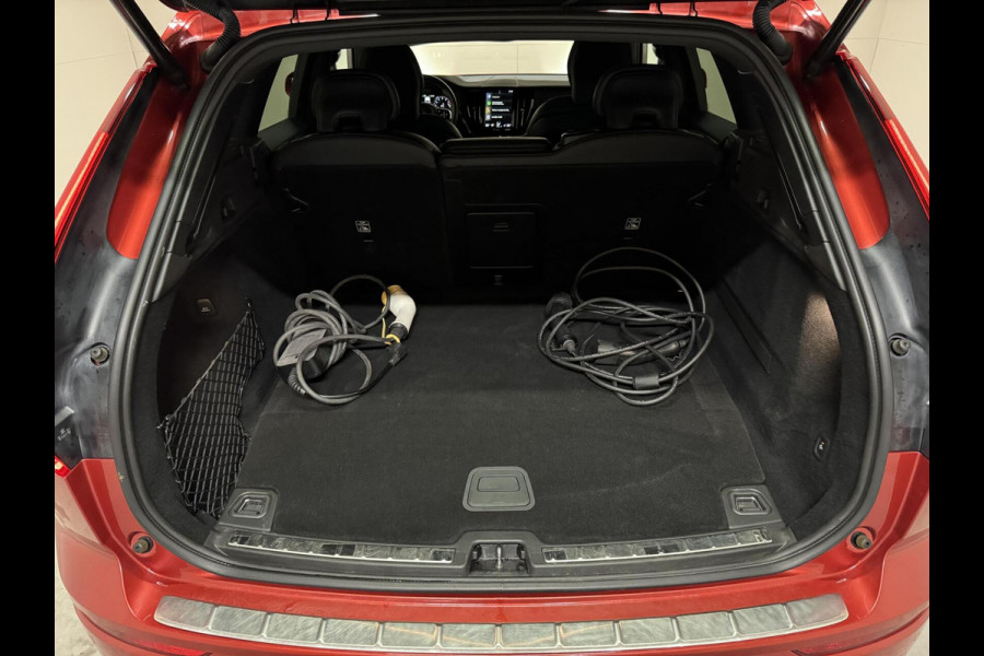 Volvo XC60 2.0 T8 Twin Engine AWD Pano Memory 360° HUD Autopilot Carplay Trekh. Volvo XC60 2.0 T8 Twin Engine AWD Pano Memory 360° HUD Autopilot Carplay Trekh.