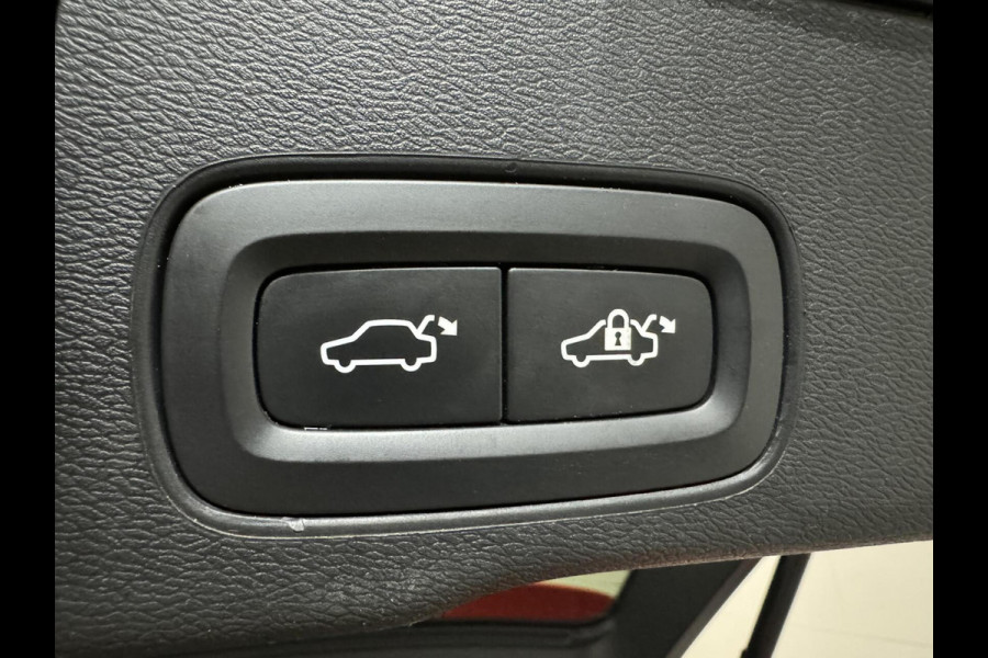 Volvo XC60 2.0 T8 Twin Engine AWD Pano Memory 360° HUD Autopilot Carplay Trekh. Volvo XC60 2.0 T8 Twin Engine AWD Pano Memory 360° HUD Autopilot Carplay Trekh.