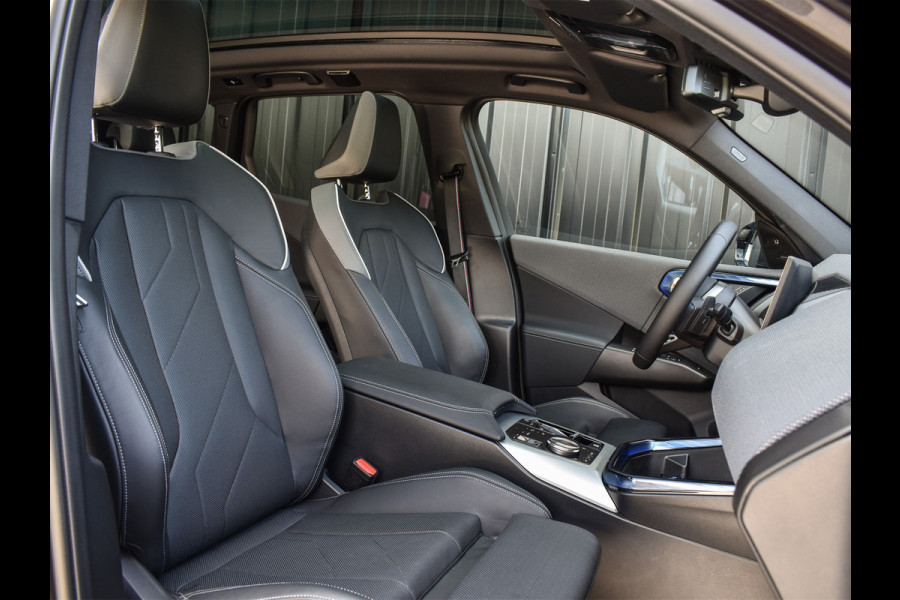 BMW X3 30e xDRIVE | M-SPORT PRO | ADAPTIVE SUSPENSION | PANORAMADAK | DRIVING ASSISTANT PLUS | COMFORT ACCESS | TREKHAAK | ICONIC GLOW