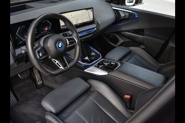 BMW X3 30e xDRIVE | M-SPORT PRO | ADAPTIVE SUSPENSION | PANORAMADAK | DRIVING ASSISTANT PLUS | COMFORT ACCESS | TREKHAAK | ICONIC GLOW