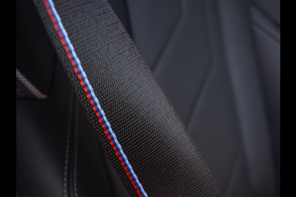 BMW X3 30e xDRIVE | M-SPORT PRO | ADAPTIVE SUSPENSION | PANORAMADAK | DRIVING ASSISTANT PLUS | COMFORT ACCESS | TREKHAAK | ICONIC GLOW