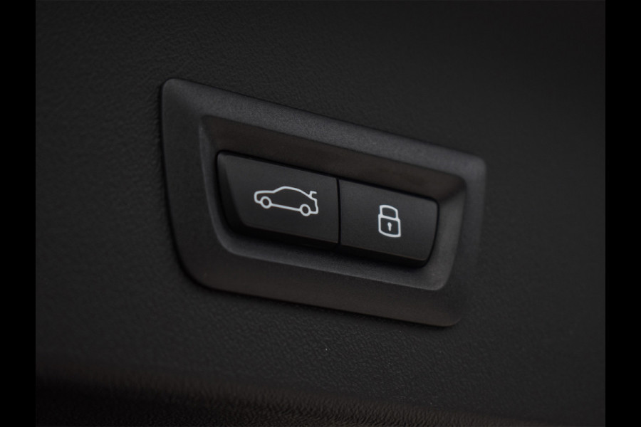 BMW X3 30e xDRIVE | M-SPORT PRO | ADAPTIVE SUSPENSION | PANORAMADAK | DRIVING ASSISTANT PLUS | COMFORT ACCESS | TREKHAAK | ICONIC GLOW