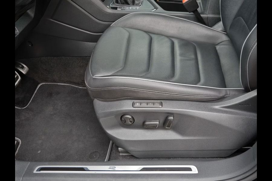 Volkswagen Tiguan 1.4 TSI eHybrid R-Line ** IQ LIGHT, VIRTUAL, LEDER, TREKH, 20-inch LMV, ACC, WINTER ** 1e EIG - Slechts 64.250km. ** ** INFORMEER OOK NAAR ONZE AANTREKKELIJKE FINANCIAL-LEASE TARIEVEN **