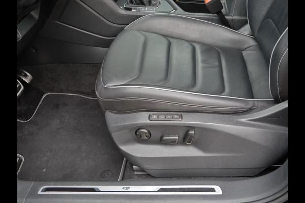 Volkswagen Tiguan 1.4 TSI eHybrid R-Line ** IQ LIGHT, VIRTUAL, LEDER, TREKH, 20-inch LMV, ACC, WINTER ** 1e EIG - Slechts 64.250km. ** ** INFORMEER OOK NAAR ONZE AANTREKKELIJKE FINANCIAL-LEASE TARIEVEN **