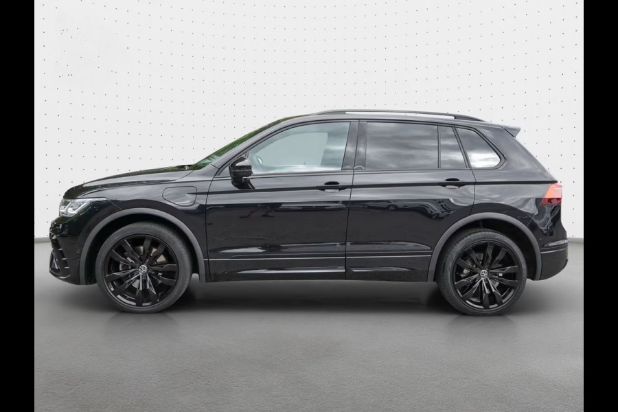 Volkswagen Tiguan 1.4 TSI eHybrid R-Line ** IQ LIGHT, VIRTUAL, LEDER, TREKH, 20-inch LMV, ACC, WINTER ** 1e EIG - Slechts 64.250km. ** ** INFORMEER OOK NAAR ONZE AANTREKKELIJKE FINANCIAL-LEASE TARIEVEN **