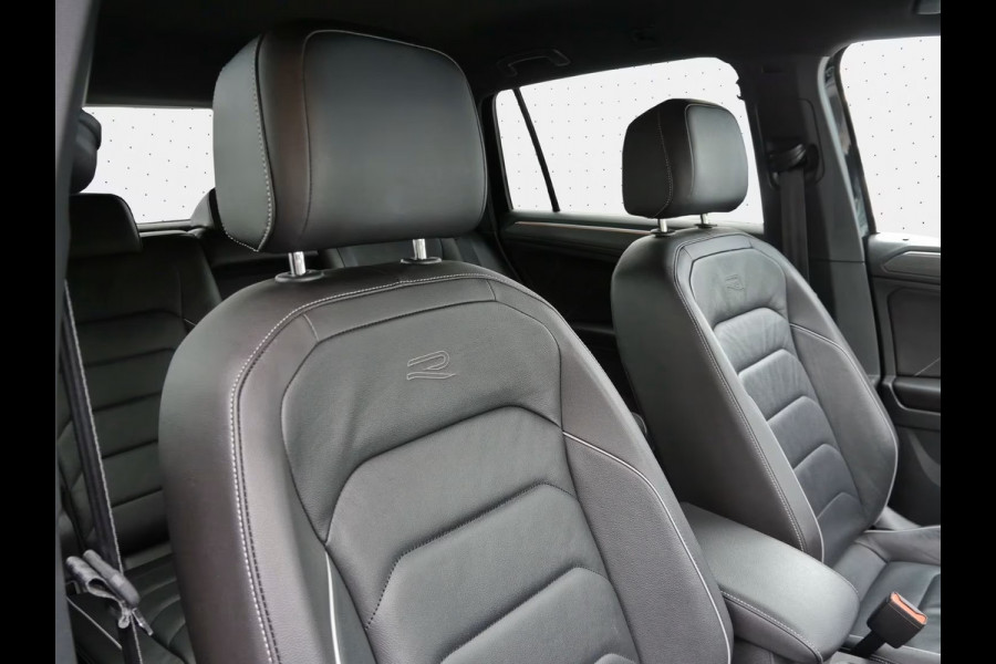 Volkswagen Tiguan 1.4 TSI eHybrid R-Line ** IQ LIGHT, VIRTUAL, LEDER, TREKH, 20-inch LMV, ACC, WINTER ** 1e EIG - Slechts 64.250km. ** ** INFORMEER OOK NAAR ONZE AANTREKKELIJKE FINANCIAL-LEASE TARIEVEN **