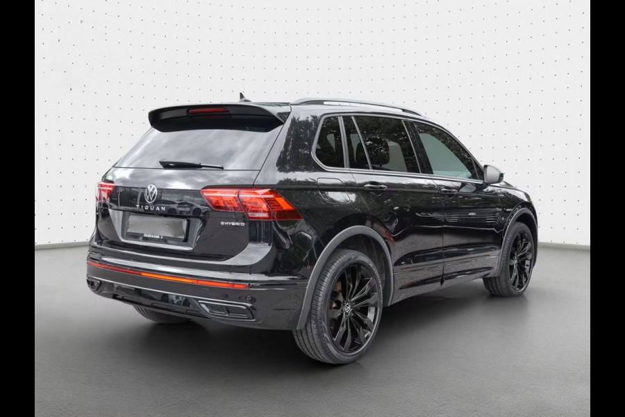 Volkswagen Tiguan 1.4 TSI eHybrid R-Line ** IQ LIGHT, VIRTUAL, LEDER, TREKH, 20-inch LMV, ACC, WINTER ** 1e EIG - Slechts 64.250km. ** ** INFORMEER OOK NAAR ONZE AANTREKKELIJKE FINANCIAL-LEASE TARIEVEN **