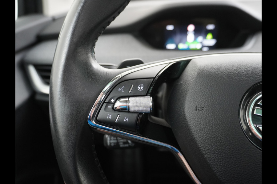 Škoda ENYAQ iV 80 Adaptive Cr. Pano-dak 360° Matrix-Led PDC-a+v Camera Apple Carplay Android Auto Navi Ecc Keyless Stuur+Stoelverwarming+1/2 Le Assistentie Pakket Climate-pakket Comfort-pakket E-call Keyless Licht-pakket Led Matrix 1e Eig.Orig.Nederlandse Auto Grootste Accupakket 11kw thuisladen SOH 92% ruim 55.000 nieuw