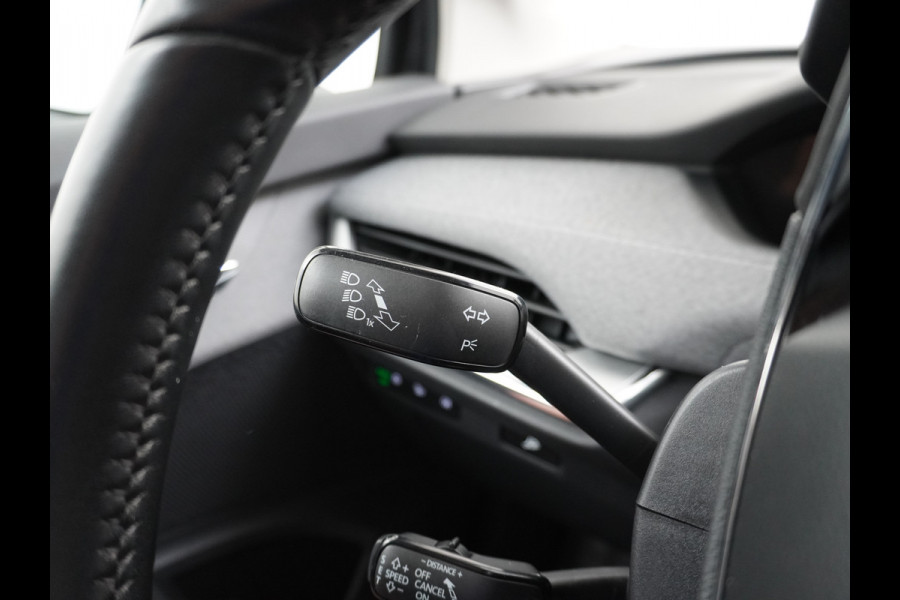 Škoda ENYAQ iV 80 Adaptive Cr. Pano-dak 360° Matrix-Led PDC-a+v Camera Apple Carplay Android Auto Navi Ecc Keyless Stuur+Stoelverwarming+1/2 Le Assistentie Pakket Climate-pakket Comfort-pakket E-call Keyless Licht-pakket Led Matrix 1e Eig.Orig.Nederlandse Auto Grootste Accupakket 11kw thuisladen SOH 92% ruim 55.000 nieuw