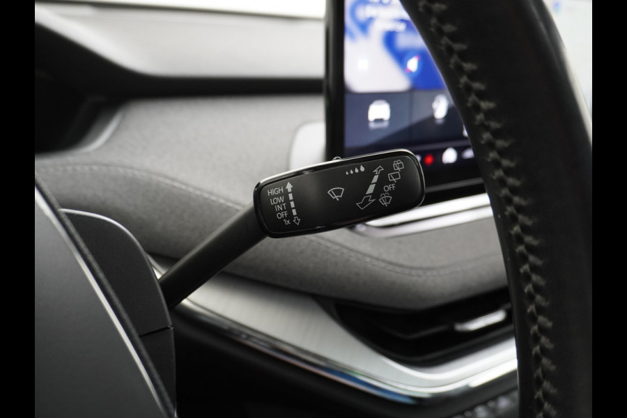 Škoda ENYAQ iV 80 Adaptive Cr. Pano-dak 360° Matrix-Led PDC-a+v Camera Apple Carplay Android Auto Navi Ecc Keyless Stuur+Stoelverwarming+1/2 Le Assistentie Pakket Climate-pakket Comfort-pakket E-call Keyless Licht-pakket Led Matrix 1e Eig.Orig.Nederlandse Auto Grootste Accupakket 11kw thuisladen SOH 92% ruim 55.000 nieuw