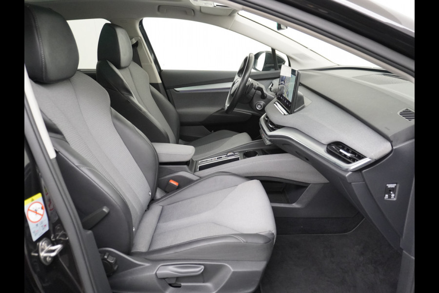 Škoda ENYAQ iV 80 Adaptive Cr. Pano-dak 360° Matrix-Led PDC-a+v Camera Apple Carplay Android Auto Navi Ecc Keyless Stuur+Stoelverwarming+1/2 Le Assistentie Pakket Climate-pakket Comfort-pakket E-call Keyless Licht-pakket Led Matrix 1e Eig.Orig.Nederlandse Auto Grootste Accupakket 11kw thuisladen SOH 92% ruim 55.000 nieuw