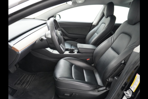 Tesla Model 3 RWD SR+ 60kWh 325PK 19"Lmv  AutoPilot Leder PanoDak Adaptive-Cruise Lmv Camera's Elektr.-Stuur+Stoelen+Spiegels+Geheugen+Easy-En Navi LED Comfortstoelen ACC DAB Voorverwarmen interieur via App Keyless via Telefoonsleutel One-Pedal-Drive 1e Eigenaar Origineel Nederlandse auto tot 11kw laden thuis! 1.584kg licht!
