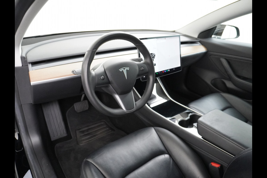Tesla Model 3 RWD SR+ 60kWh 325PK 19"Lmv  AutoPilot Leder PanoDak Adaptive-Cruise Lmv Camera's Elektr.-Stuur+Stoelen+Spiegels+Geheugen+Easy-En Navi LED Comfortstoelen ACC DAB Voorverwarmen interieur via App Keyless via Telefoonsleutel One-Pedal-Drive 1e Eigenaar Origineel Nederlandse auto tot 11kw laden thuis! 1.584kg licht!