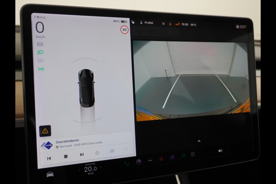 Tesla Model 3 RWD SR+ 60kWh 325PK 19"Lmv  AutoPilot Leder PanoDak Adaptive-Cruise Lmv Camera's Elektr.-Stuur+Stoelen+Spiegels+Geheugen+Easy-En Navi LED Comfortstoelen ACC DAB Voorverwarmen interieur via App Keyless via Telefoonsleutel One-Pedal-Drive 1e Eigenaar Origineel Nederlandse auto tot 11kw laden thuis! 1.584kg licht!