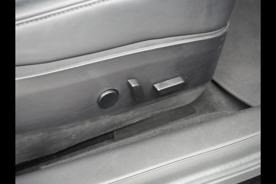 Tesla Model 3 RWD SR+ 60kWh 325PK 19"Lmv  AutoPilot Leder PanoDak Adaptive-Cruise Lmv Camera's Elektr.-Stuur+Stoelen+Spiegels+Geheugen+Easy-En Navi LED Comfortstoelen ACC DAB Voorverwarmen interieur via App Keyless via Telefoonsleutel One-Pedal-Drive 1e Eigenaar Origineel Nederlandse auto tot 11kw laden thuis! 1.584kg licht!