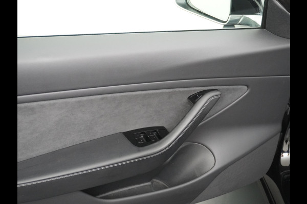 Tesla Model 3 RWD SR+ 60kWh 325PK 19"Lmv  AutoPilot Leder PanoDak Adaptive-Cruise Lmv Camera's Elektr.-Stuur+Stoelen+Spiegels+Geheugen+Easy-En Navi LED Comfortstoelen ACC DAB Voorverwarmen interieur via App Keyless via Telefoonsleutel One-Pedal-Drive 1e Eigenaar Origineel Nederlandse auto tot 11kw laden thuis! 1.584kg licht!