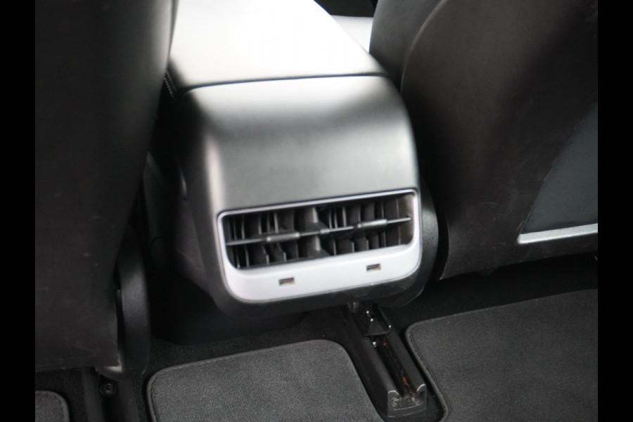 Tesla Model 3 RWD SR+ 60kWh 325PK 19"Lmv  AutoPilot Leder PanoDak Adaptive-Cruise Lmv Camera's Elektr.-Stuur+Stoelen+Spiegels+Geheugen+Easy-En Navi LED Comfortstoelen ACC DAB Voorverwarmen interieur via App Keyless via Telefoonsleutel One-Pedal-Drive 1e Eigenaar Origineel Nederlandse auto tot 11kw laden thuis! 1.584kg licht!