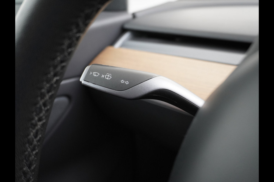 Tesla Model 3 RWD SR+ 60kWh 325PK 19"Lmv  AutoPilot Leder PanoDak Adaptive-Cruise Lmv Camera's Elektr.-Stuur+Stoelen+Spiegels+Geheugen+Easy-En Navi LED Comfortstoelen ACC DAB Voorverwarmen interieur via App Keyless via Telefoonsleutel One-Pedal-Drive 1e Eigenaar Origineel Nederlandse auto tot 11kw laden thuis! 1.584kg licht!
