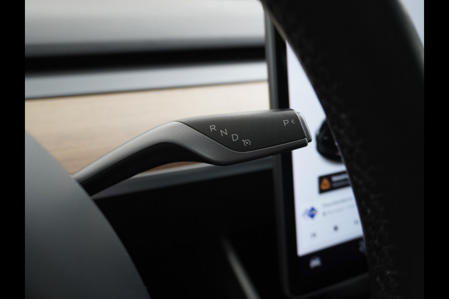 Tesla Model 3 RWD SR+ 60kWh 325PK 19"Lmv  AutoPilot Leder PanoDak Adaptive-Cruise Lmv Camera's Elektr.-Stuur+Stoelen+Spiegels+Geheugen+Easy-En Navi LED Comfortstoelen ACC DAB Voorverwarmen interieur via App Keyless via Telefoonsleutel One-Pedal-Drive 1e Eigenaar Origineel Nederlandse auto tot 11kw laden thuis! 1.584kg licht!