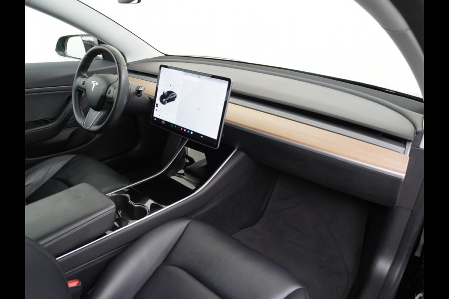 Tesla Model 3 RWD SR+ 60kWh 325PK 19"Lmv  AutoPilot Leder PanoDak Adaptive-Cruise Lmv Camera's Elektr.-Stuur+Stoelen+Spiegels+Geheugen+Easy-En Navi LED Comfortstoelen ACC DAB Voorverwarmen interieur via App Keyless via Telefoonsleutel One-Pedal-Drive 1e Eigenaar Origineel Nederlandse auto tot 11kw laden thuis! 1.584kg licht!