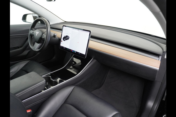 Tesla Model 3 RWD SR+ 60kWh 325PK 19"Lmv  AutoPilot Leder PanoDak Adaptive-Cruise Lmv Camera's Elektr.-Stuur+Stoelen+Spiegels+Geheugen+Easy-En Navi LED Comfortstoelen ACC DAB Voorverwarmen interieur via App Keyless via Telefoonsleutel One-Pedal-Drive 1e Eigenaar Origineel Nederlandse auto tot 11kw laden thuis! 1.584kg licht!