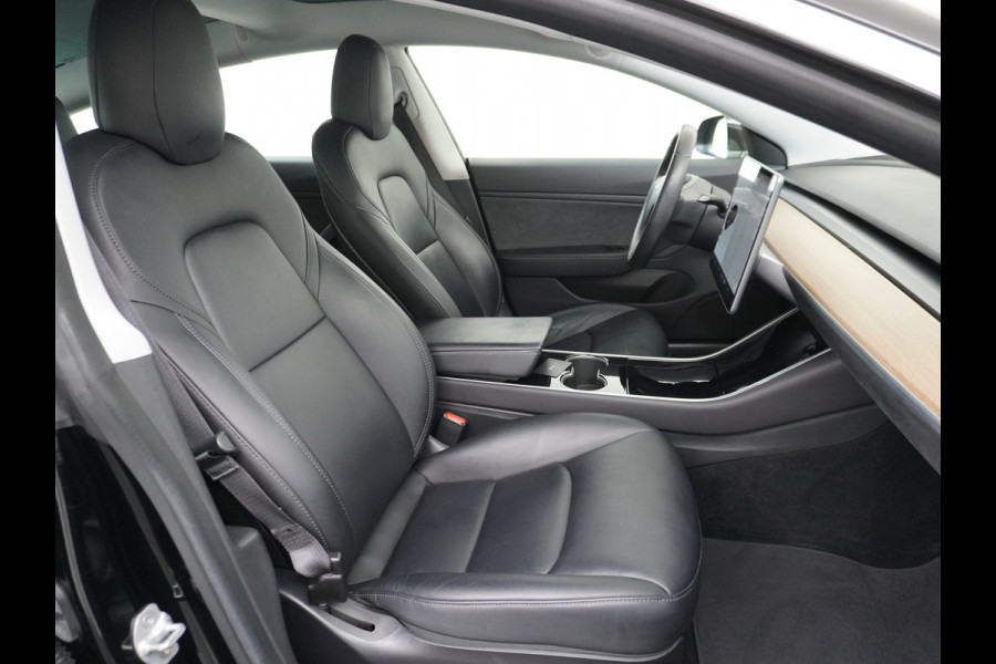 Tesla Model 3 RWD SR+ 60kWh 325PK 19"Lmv  AutoPilot Leder PanoDak Adaptive-Cruise Lmv Camera's Elektr.-Stuur+Stoelen+Spiegels+Geheugen+Easy-En Navi LED Comfortstoelen ACC DAB Voorverwarmen interieur via App Keyless via Telefoonsleutel One-Pedal-Drive 1e Eigenaar Origineel Nederlandse auto tot 11kw laden thuis! 1.584kg licht!