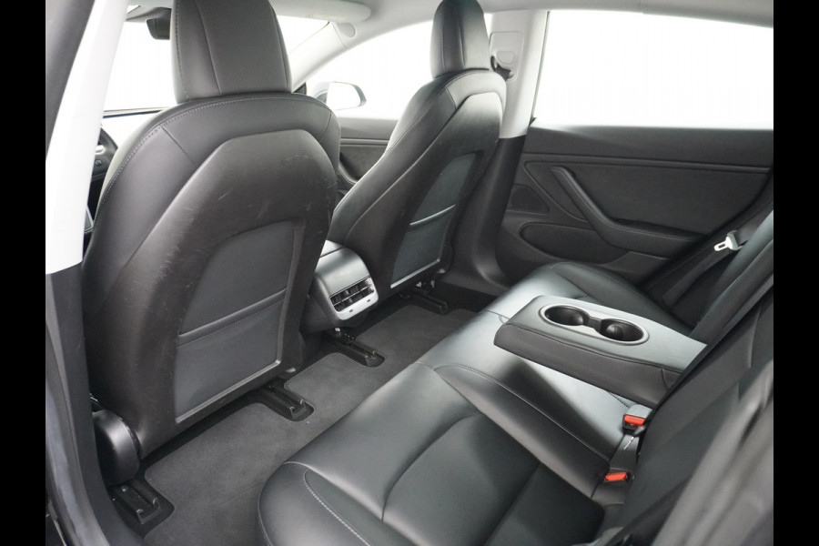 Tesla Model 3 RWD SR+ 60kWh 325PK 19"Lmv  AutoPilot Leder PanoDak Adaptive-Cruise Lmv Camera's Elektr.-Stuur+Stoelen+Spiegels+Geheugen+Easy-En Navi LED Comfortstoelen ACC DAB Voorverwarmen interieur via App Keyless via Telefoonsleutel One-Pedal-Drive 1e Eigenaar Origineel Nederlandse auto tot 11kw laden thuis! 1.584kg licht!