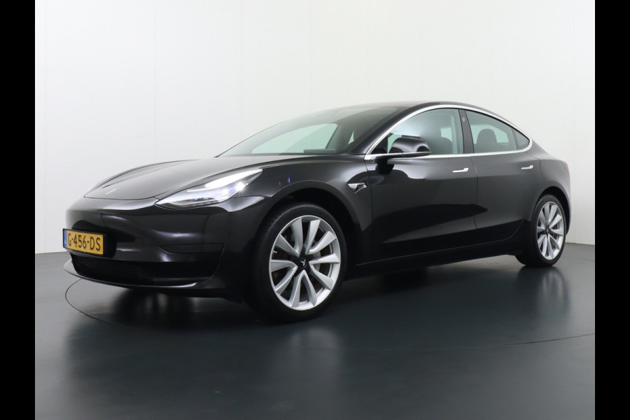 Tesla Model 3 RWD SR+ 60kWh 325PK 19"Lmv  AutoPilot Leder PanoDak Adaptive-Cruise Lmv Camera's Elektr.-Stuur+Stoelen+Spiegels+Geheugen+Easy-En Navi LED Comfortstoelen ACC DAB Voorverwarmen interieur via App Keyless via Telefoonsleutel One-Pedal-Drive 1e Eigenaar Origineel Nederlandse auto tot 11kw laden thuis! 1.584kg licht!