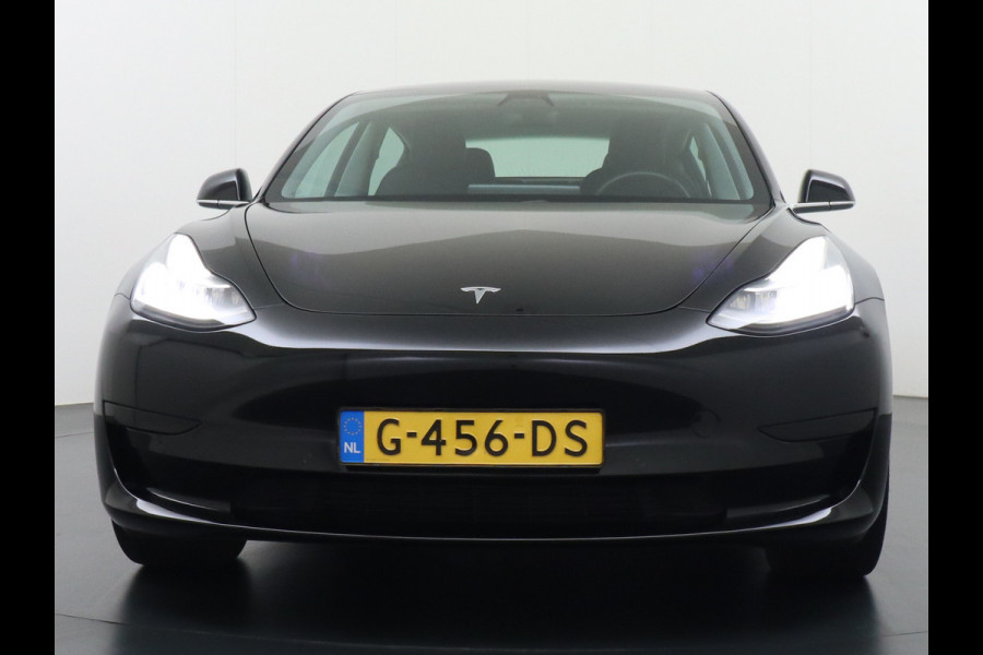 Tesla Model 3 RWD SR+ 60kWh 325PK 19"Lmv  AutoPilot Leder PanoDak Adaptive-Cruise Lmv Camera's Elektr.-Stuur+Stoelen+Spiegels+Geheugen+Easy-En Navi LED Comfortstoelen ACC DAB Voorverwarmen interieur via App Keyless via Telefoonsleutel One-Pedal-Drive 1e Eigenaar Origineel Nederlandse auto tot 11kw laden thuis! 1.584kg licht!