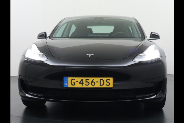 Tesla Model 3 RWD SR+ 60kWh 325PK 19"Lmv  AutoPilot Leder PanoDak Adaptive-Cruise Lmv Camera's Elektr.-Stuur+Stoelen+Spiegels+Geheugen+Easy-En Navi LED Comfortstoelen ACC DAB Voorverwarmen interieur via App Keyless via Telefoonsleutel One-Pedal-Drive 1e Eigenaar Origineel Nederlandse auto tot 11kw laden thuis! 1.584kg licht!