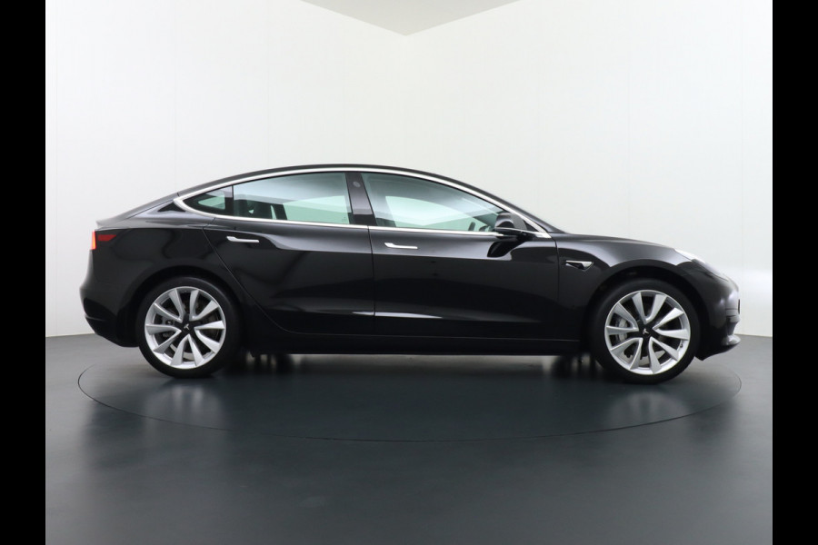 Tesla Model 3 RWD SR+ 60kWh 325PK 19"Lmv  AutoPilot Leder PanoDak Adaptive-Cruise Lmv Camera's Elektr.-Stuur+Stoelen+Spiegels+Geheugen+Easy-En Navi LED Comfortstoelen ACC DAB Voorverwarmen interieur via App Keyless via Telefoonsleutel One-Pedal-Drive 1e Eigenaar Origineel Nederlandse auto tot 11kw laden thuis! 1.584kg licht!