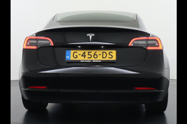 Tesla Model 3 RWD SR+ 60kWh 325PK 19"Lmv  AutoPilot Leder PanoDak Adaptive-Cruise Lmv Camera's Elektr.-Stuur+Stoelen+Spiegels+Geheugen+Easy-En Navi LED Comfortstoelen ACC DAB Voorverwarmen interieur via App Keyless via Telefoonsleutel One-Pedal-Drive 1e Eigenaar Origineel Nederlandse auto tot 11kw laden thuis! 1.584kg licht!