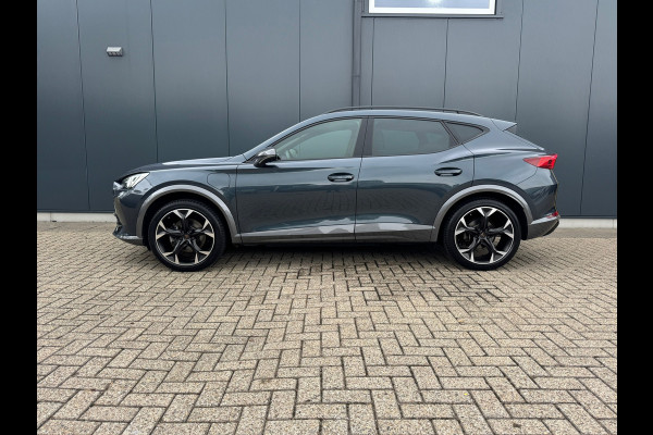CUPRA Formentor 1.4 e-Hybrid 204pk * Trekhaak * Stoelverwarming * Carplay * Side Assist * CUPRA Formentor 1.4 e-Hybrid 204pk * Trekhaak * Stoelverwarming * Carplay * Side Assist *