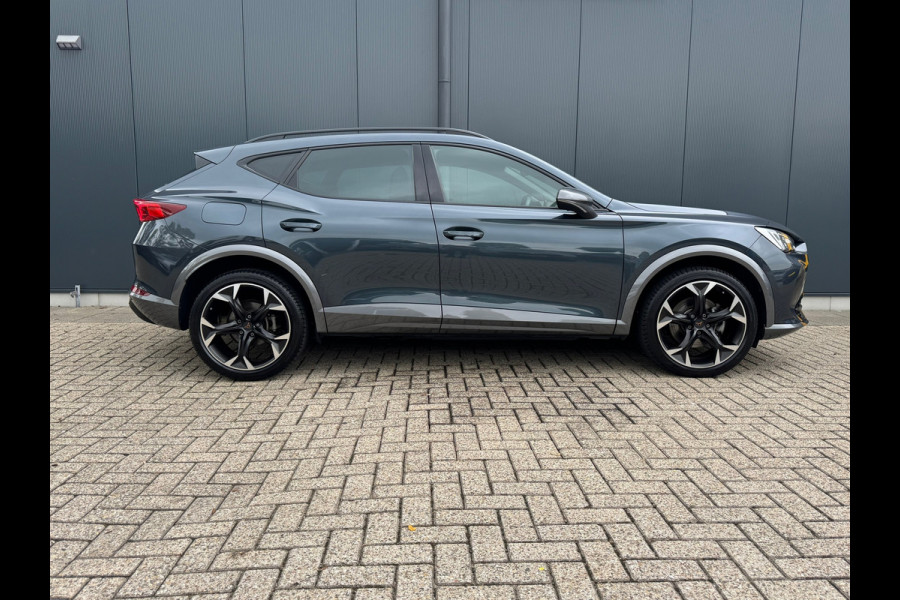 CUPRA Formentor 1.4 e-Hybrid 204pk * Trekhaak * Stoelverwarming * Carplay * Side Assist * CUPRA Formentor 1.4 e-Hybrid 204pk * Trekhaak * Stoelverwarming * Carplay * Side Assist *