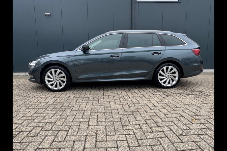 Škoda Octavia Combi 1.4 TSI iV PHEV Style * Memory * Head-up Display * Stoelverwarming * Camera * Škoda Octavia Combi 1.4 TSI iV PHEV Style * Memory * Head-up Display * Stoelverwarming * Camera *