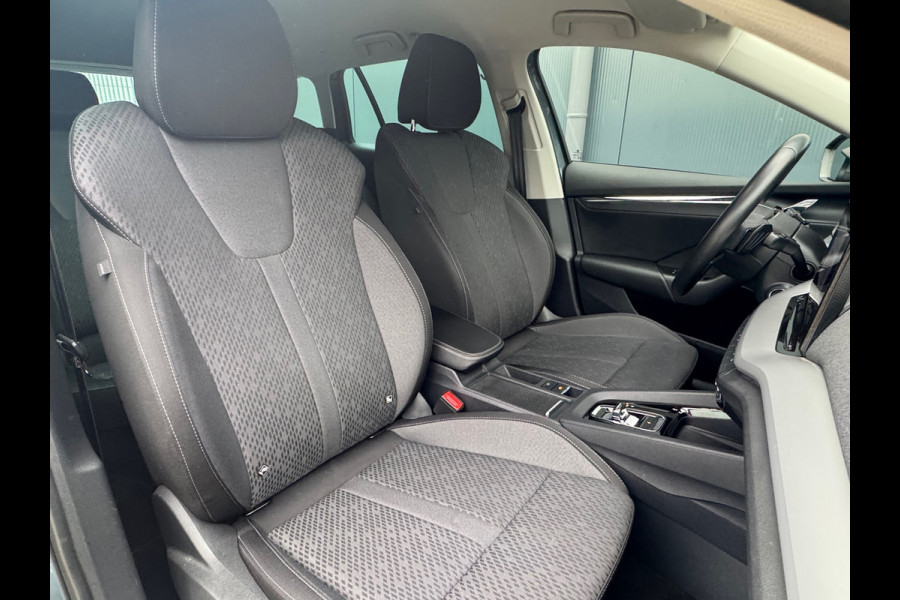 Škoda Octavia Combi 1.4 TSI iV PHEV Style * Memory * Head-up Display * Stoelverwarming * Camera * Škoda Octavia Combi 1.4 TSI iV PHEV Style * Memory * Head-up Display * Stoelverwarming * Camera *
