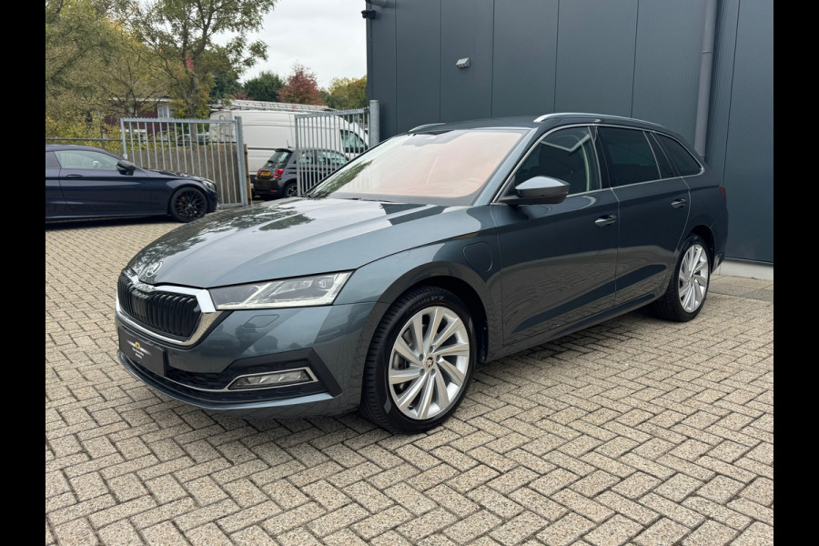 Škoda Octavia Combi 1.4 TSI iV PHEV Style * Memory * Head-up Display * Stoelverwarming * Camera * Škoda Octavia Combi 1.4 TSI iV PHEV Style * Memory * Head-up Display * Stoelverwarming * Camera *