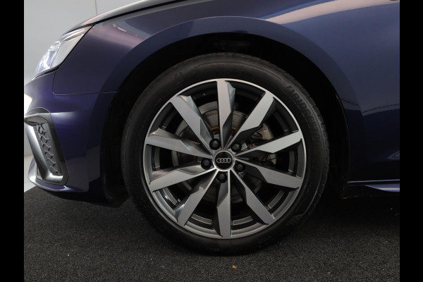 Audi A4 Avant 35 TFSI S edition Competition 150 pk S-tronic | Verlengde garantie | Navigatie | Parkeersensoren | LED koplampen | Stoelverwarming | S-Line |