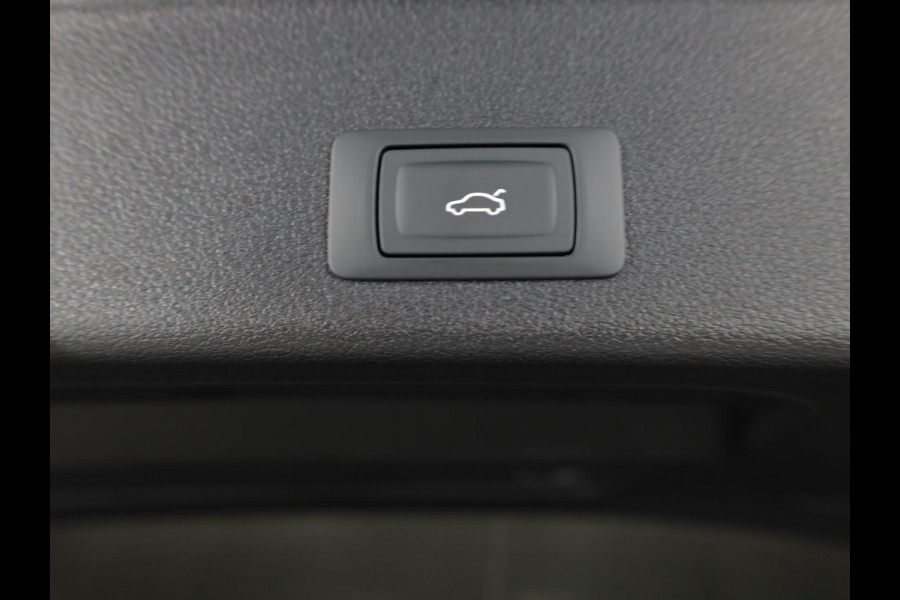 Audi A4 Avant 35 TFSI S edition Competition 150 pk S-tronic | Verlengde garantie | Navigatie | Parkeersensoren | LED koplampen | Stoelverwarming | S-Line |